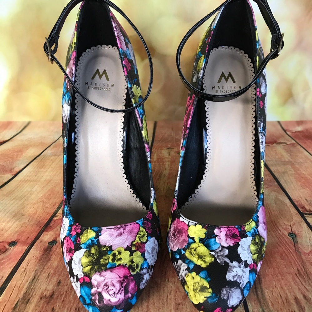 Madison by Shoedazzle. Women printed pump shoes.